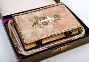 P. Soós István(szerk.): Kármelhegyi Rózsabimbók. Imádságos és énekes könyv. Bp., 1897, Athenaeum. Ki...