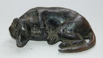 Ónból készült kutyafigura, mérete 6 cm