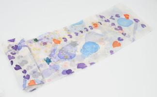 Fehér alapon festett kendő, 85x90 cm