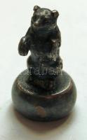 Álló medvefigurával díszített, régi, fém dugódísz