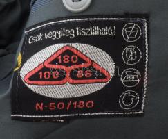 Régebbi rendőr kabát