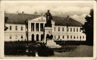 1954 Makó, Városi tanácsház, Kossuth Lajos szobor. Képzőművészeti Alap (Rb)