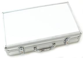 Alumínium érmetartó koffer (~40x34x9cm), benne 5db érmetartó tálca, összesen 247 férőhellyel, klf mé...