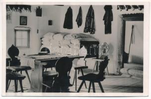 Székelyföld, Tinutul Secuiesc; székely szoba belső, erdélyi folklór / Transylvanian Secui folklore, room interior