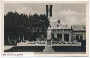 1943 Szalárd, Salard; Fő tér, országzászló, Géczi Lajos üzlete. Sass felvétele / main square, Hungarian flag, shop (fl)