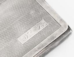 Ezüst(Ag) névjegykártyatartó tárca, monogramos, jelzett, 9×5,5 cm, nettó: 67 g