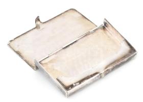 Ezüst(Ag) névjegykártyatartó tárca, monogramos, jelzett, 9×5,5 cm, nettó: 67 g