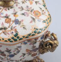 Wong Lee virágmintás fajansz asztali kínáló, réz elemekkel, hibátlan, jelzett, 20x17 cm