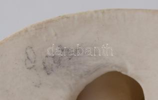 6 darab német porcelán figura, egyiken kis pattogzással, m: 12 cm alatt