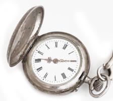 Ezüst (Ag) zsebóra, ezüst (Ag) lánccal, jelzett, bruttó: 70 g, számlap d: 24 mm