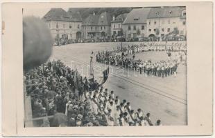 Segesvár, Schässburg, Sighisoara; felvonulás, körmenet / parade, procession. photo (EK)