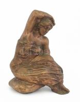 Tóth Valéria (1943-2022): Nyújtózkodó lány. Bronz, jelzett, m: 19,5 cm