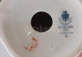 Hollóházi pletykázó lányok. Jelzett, kis kopással, m: 23,5 cm