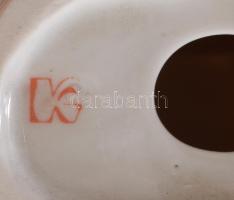 Lengyel nő télen figura. Jelzett, hibátlan, m: 22 cm