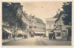 1936 Nagyszeben, Hermannstadt, Sibiu; Strada Regina Maria / Königin Mariastrasse / Mária királyné útja, Traugott üzlete, drogéria / street view, shops, drugstore. Foto Orig. E. Fischer (EK)