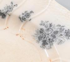 Villeroy &amp; Boch antik kínáló. cca 19. sz. második fele, kopással, erős mázrepedésekkel, d: 3...