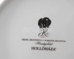Hollóházi Porcelánmanufaktúra által gyártott, Szász Endre által tervezett mintával díszített 23 dara...