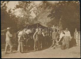 1915 Osztrák-magyar tábori konyha, I. világháborús fotó, a hátoldalon feliratozva, 17,5x12,5 cm