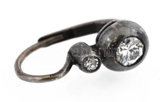 Fülbevaló pár 4 db gyémánttal (0,34ct) gyermek méret. 14K arany, a gyémántok foglalata ezüst. Jelzet...