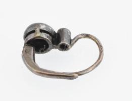 Fülbevaló pár 4 db gyémánttal (0,34ct) gyermek méret. 14K arany, a gyémántok foglalata ezüst. Jelzet...