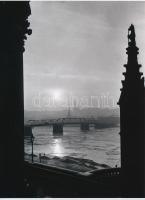 cca 1952 Kotnyek Antal (1921-1990) budapesti fotóriporter hagyatékából 1 db modern nagyítás (Kossuth híd), jelzés nélkül, 21x15 cm