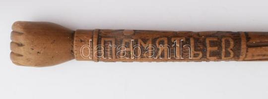 1919 Hadifogoly munka. 1919, orosz hadifogságban, faragott fa, h: 71 cm