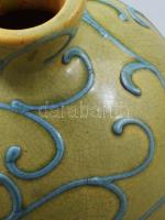 Plasztikus futómintás retro váza. Jelzés nélkül, erősen repedezett mázzal, d: 18 cm, m: 15 cm