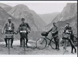 cca 1900 és 1910 Kerékpárosok műteremben és a hegyekben, 2 db modern nagyítás, jelzés nélkül, 21x15 ...