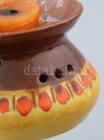 Kálmán Anikó: Gyertyatartó. Mázas kerámia, kopással, m: 9,5 cm