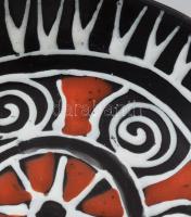 Iparművészeti geometrikus mintás dísztál. Jelzett, kis kopással, d: 21 cm