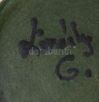 Király Gábor: Zsugormázas dísztál. Jelzett, kis kopással, d: 27 cm