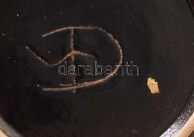 Piros-fekete foltos mintás iparművész dísztál, jelzett, kis kopással, d: 21,5 cm