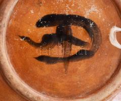 Koncentrikusan vonalazott iparművész dísztál, jelzett, mázhibákkal, d: 23 cm