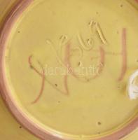 Bártfay Judit: Rákos tál. Színes mázakkal festett kerámia, jelzett, kis kopással, d: 21 cm