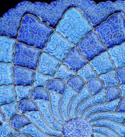 Dísztál. Irán, XX. sz. kézzel festett zománcozott réz, jelzett, d: 40 cm Díszodobozban