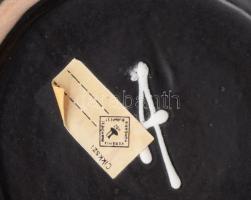 Holló Katalin által készített dísztányér álomszerű jelenettel díszítve, jelzett, hibátlan, d: 29,5 c...