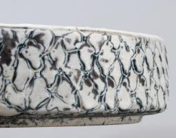 Király Károly zsugormázas ikebana. Jelzett, mázhiánnyal, d: 21 cm, m: 6 cm