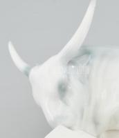 Zsolnay szürkemarha.Terv.:Sinkó András. Kézzel festett, jelzett, hibátlan (farkánál tűzhiba), m:15 c...