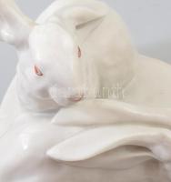 Herendi nyulak. Kézzel festett, jelzett, fülén apró lepattanással 13x13 cm