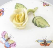 Herendi Viktória mintás bonbonniere. Kézzel festett, jelzett, rózsán minimális lepattanással d: 13 c...