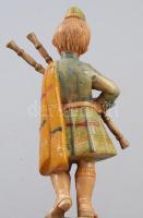 Olasz műgyanta skótdudás figura, jelzett, kopott, m: 21 cm