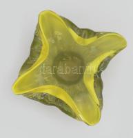 Cseh asztaldísz, sárga színezésű üveg, jelzés nélkül,kis kopással, d: 14 cm