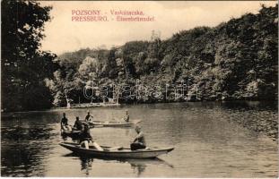 Pozsony, Pressburg, Bratislava; Vaskutacska, katonák csónakban. Kiadja Kaufmann / Eisenbrünnel (Eisenbründl) / Zelezná Studienka / lake, soldiers in boats