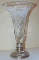 Cca 1920-as évek metszett üveg váza ezüst (Ag) talapzattal, P.V. + "Diana fej" jelzéssel