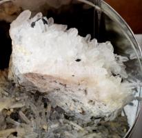 Hatalmas mennyiségű átnézetlen különböző ásvány, kagyló, kő gyűjtemény. Értékes, illusztris, jó dara...