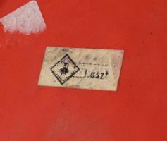 Tófej vörös váza. Repedt, jelzett, m: 34 cm