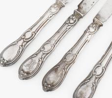 Négy személyes ezüst (Ag) süteményes villa és kés szett jelzett össz br 399 g. a kések éle is ezüst