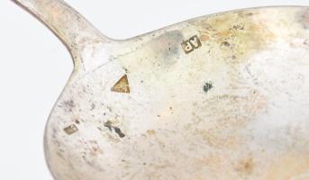 Hat db evőkanál ezüst (Ag) jelzett Dianás, ca 1900. nettő 387 g