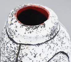 Pál Ilona (1937-2016): Váza koncentrikus körökkel. Jelzés nélkül, hibátlan, m: 30,5 cm