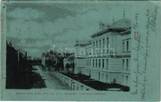 1898 (Vorläufer) Eszék, Essegg, Osijek; Jägerova ulica, pucka skola gor. gr. / utca este, iskola / street at night, school (EK)